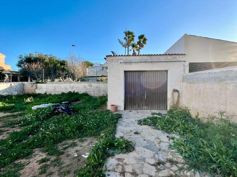 Villa for Sale in Torrevieja, Alicante, 19