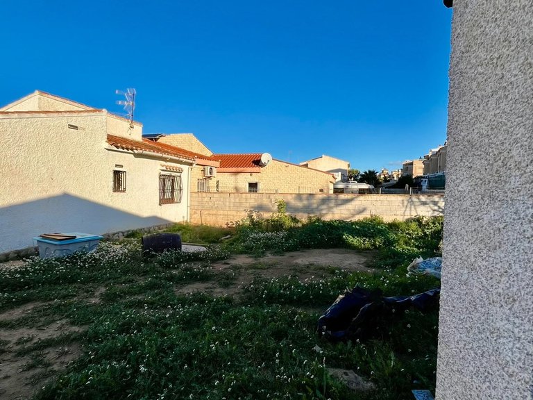 Villa for Sale in Torrevieja, Alicante, 26