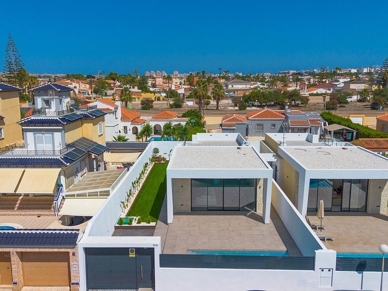 Villa for Sale in Torrevieja, Alicante, 3