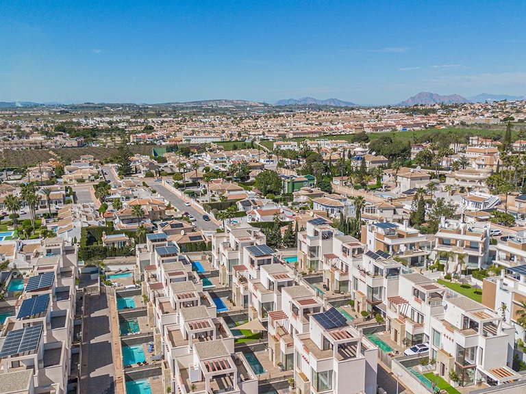 Villa for Sale in Rojales, Alicante, 47