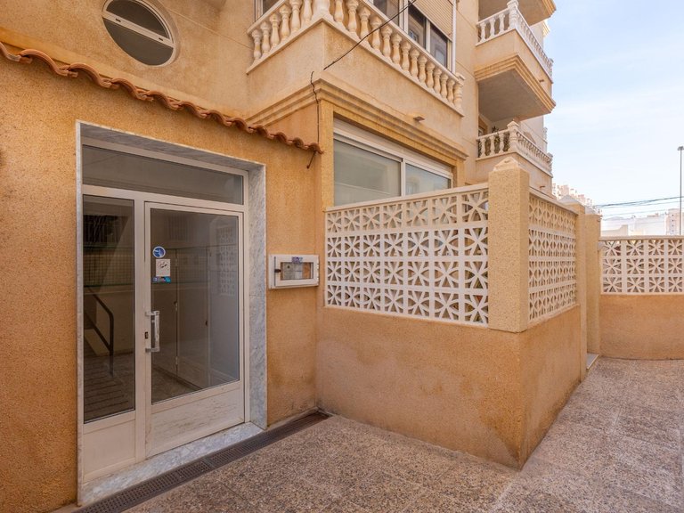 Apartment for Sale in Torrevieja, Alicante, 23