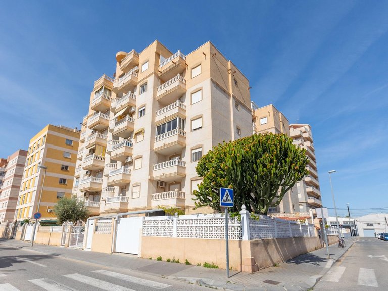 Apartment for Sale in Torrevieja, Alicante, 27