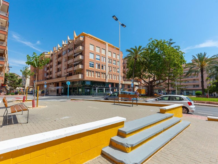 Apartment for Sale in Torrevieja, Alicante, 33