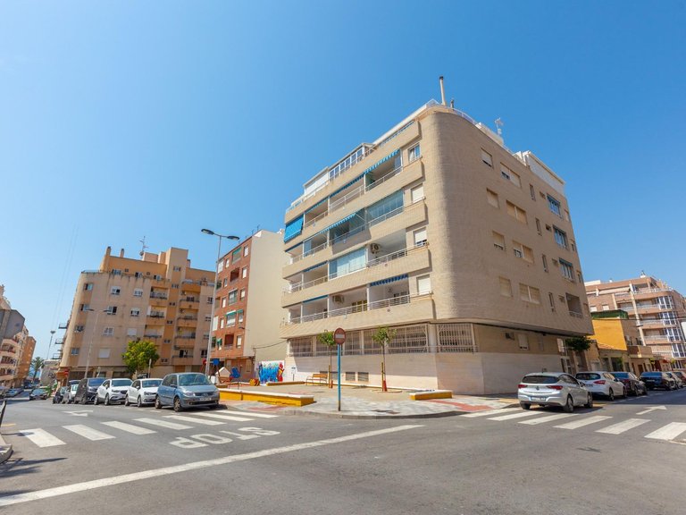 Apartment for Sale in Torrevieja, Alicante, 35
