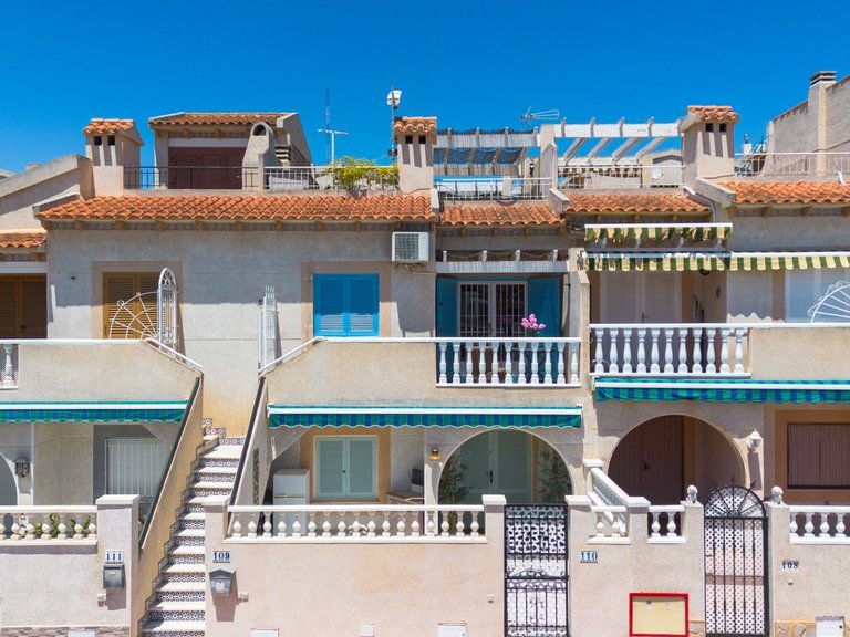 Villa for Sale in Guardamar Del Segura, Alicante, 28
