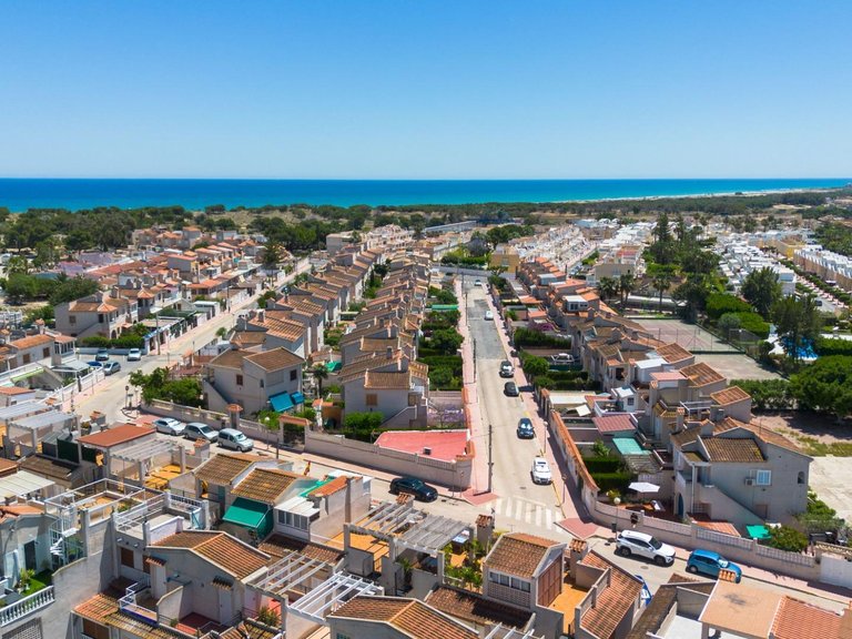 Villa for Sale in Guardamar Del Segura, Alicante, 33