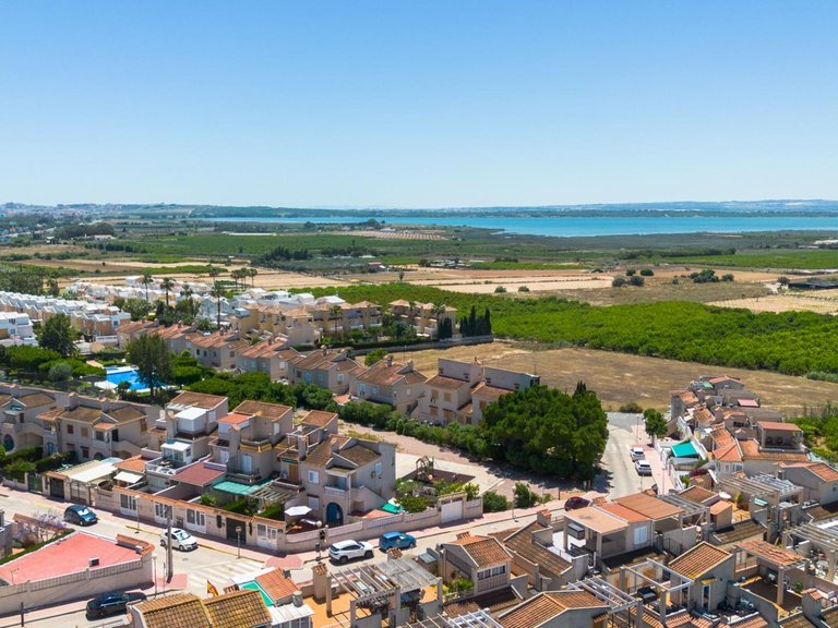 Villa for Sale in Guardamar Del Segura, Alicante, 34