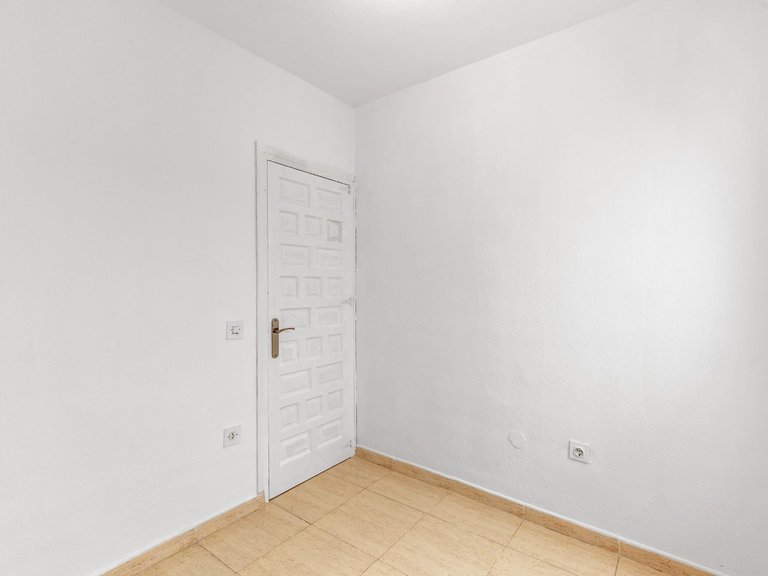 Apartment for Sale in Torrevieja, Alicante, 17