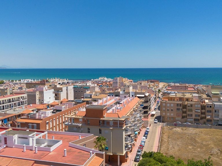 Apartment for Sale in Torrevieja, Alicante, 26