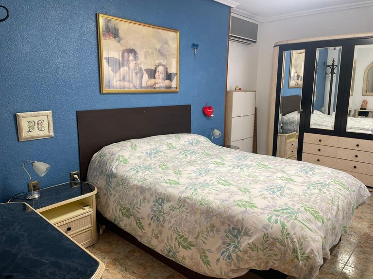 Apartment for Sale in Alicante, Alicante 11