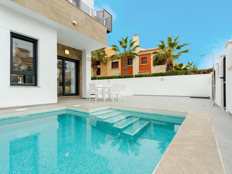 Villa for Sale in Torrevieja, Alicante 1