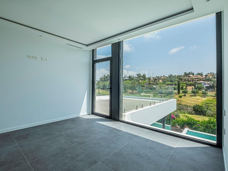 Villa for Sale in  Estepona, Malaga 14