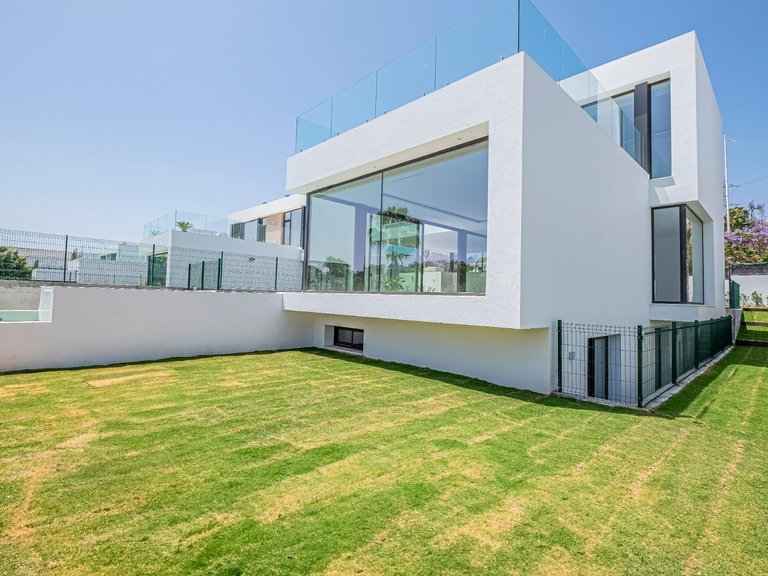 Villa for Sale in  Estepona, Malaga 40