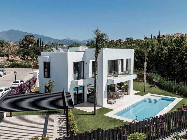 Villa for Sale in  Estepona, Malaga 2