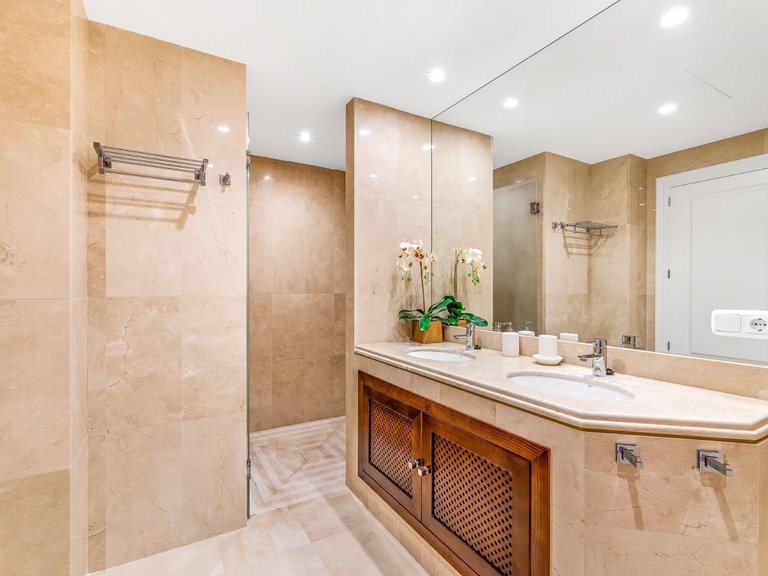 Villa for Sale in  Marbella, Malaga 29