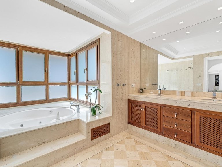 Villa for Sale in  Marbella, Malaga 40