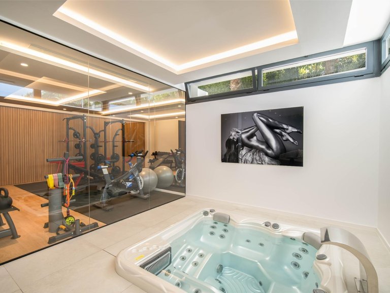 Villa for Sale in  Marbella, Malaga 25