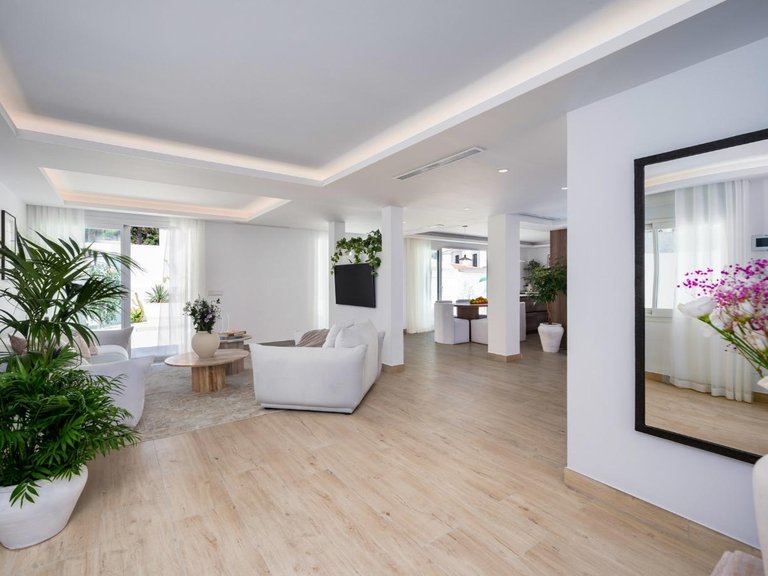Villa for Sale in  Marbella, Malaga 11