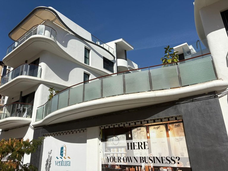 Commercial for Sale in  Estepona, Malaga 1