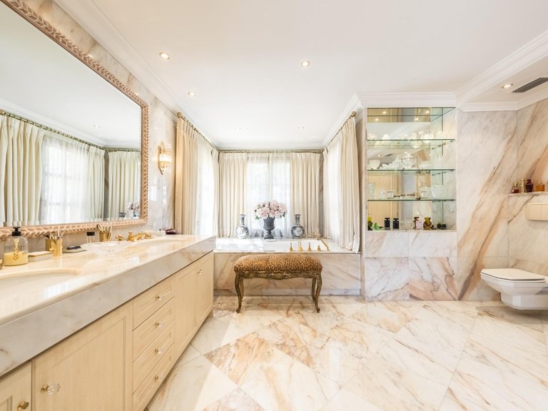 Villa for Sale in  Marbella, Malaga 10