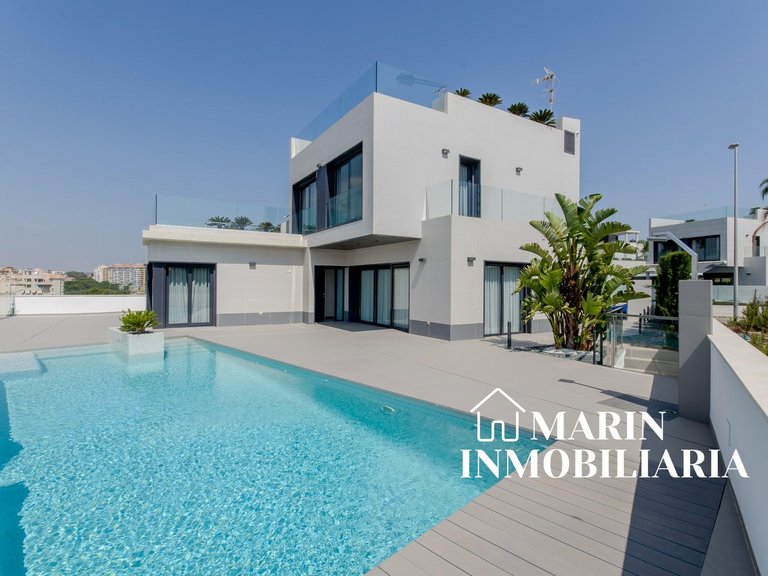 Villa for Sale in Orihuela Costa, Alicante 1