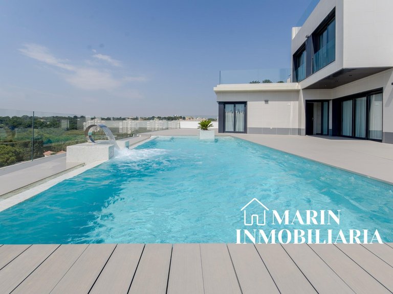 Villa for Sale in Orihuela Costa, Alicante 3