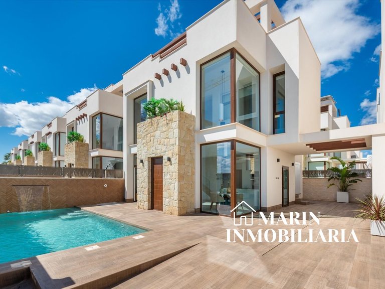 Villa for Sale in Los Montesinos, Alicante 1