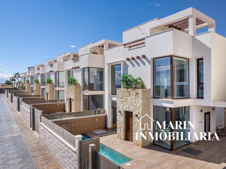 Villa for Sale in Los Montesinos, Alicante 2