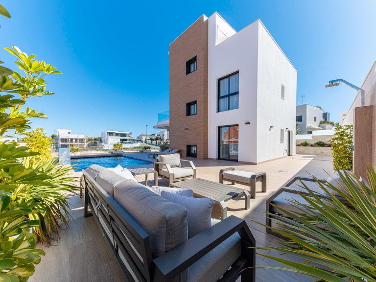Villa for Sale in Orihuela Costa, Alicante 1
