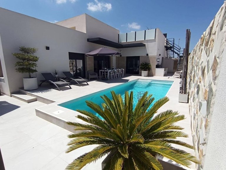 Villa for Sale in Daya Nueva, Alicante 1