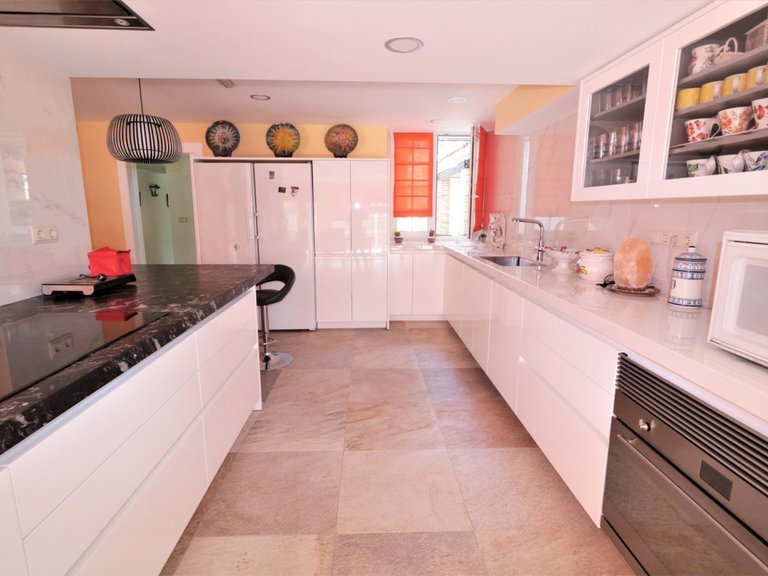 Villa for Sale in Orihuela Costa, Alicante, 38