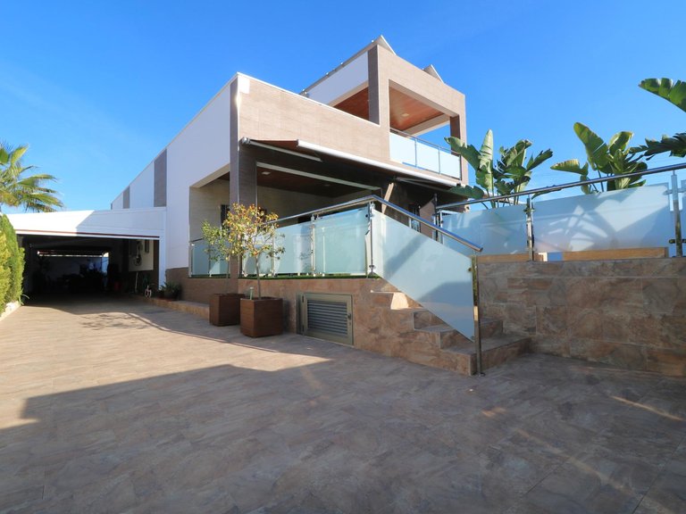 Villa for Sale in Torrevieja, Alicante, 3