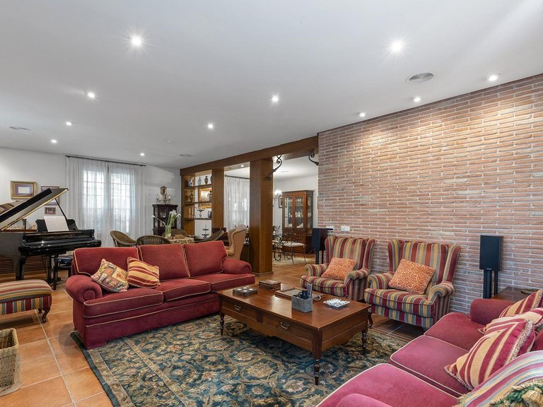 Villa for Sale in Torrevieja, Alicante, 28