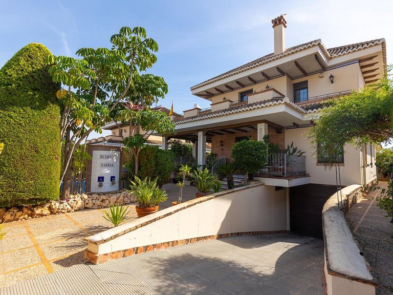 Villa for Sale in Torrevieja, Alicante, 3