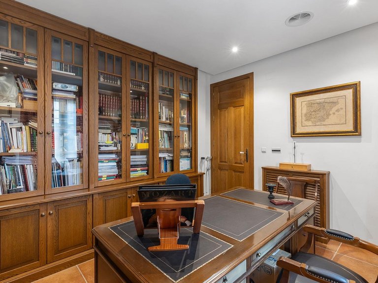 Villa for Sale in Torrevieja, Alicante, 37