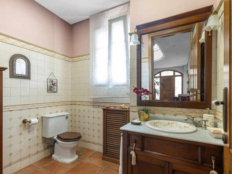 Villa for Sale in Torrevieja, Alicante, 38