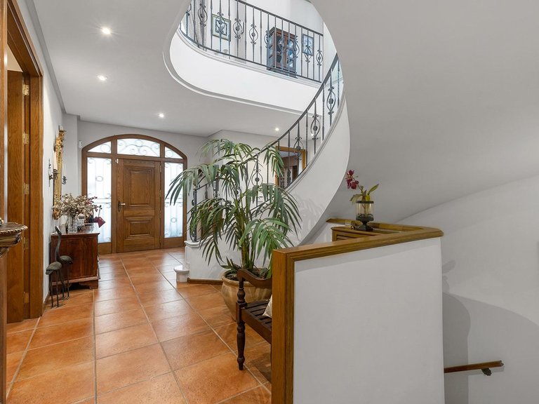Villa for Sale in Torrevieja, Alicante, 39