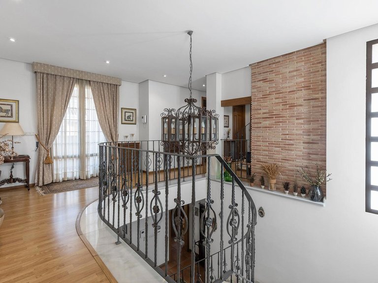Villa for Sale in Torrevieja, Alicante, 40