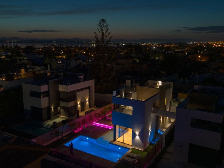 Villa for Sale in Torrevieja, Alicante, 24