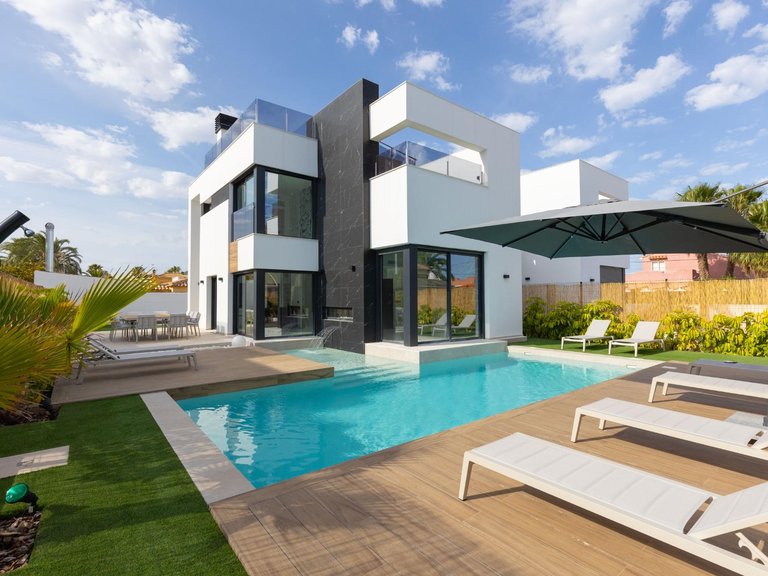 Villa for Sale in Torrevieja, Alicante, 4