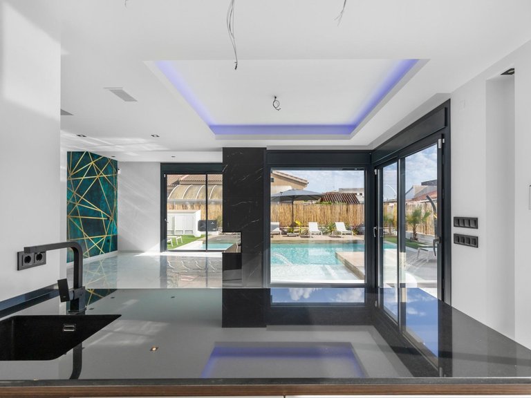 Villa for Sale in Torrevieja, Alicante, 42