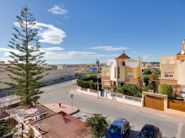 Villa for Sale in Orihuela Costa, Alicante, 27