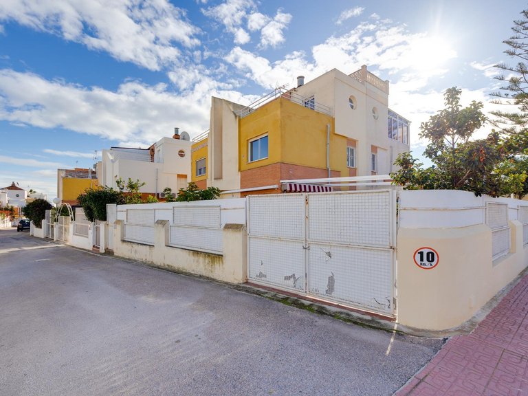 Villa for Sale in Orihuela Costa, Alicante, 31