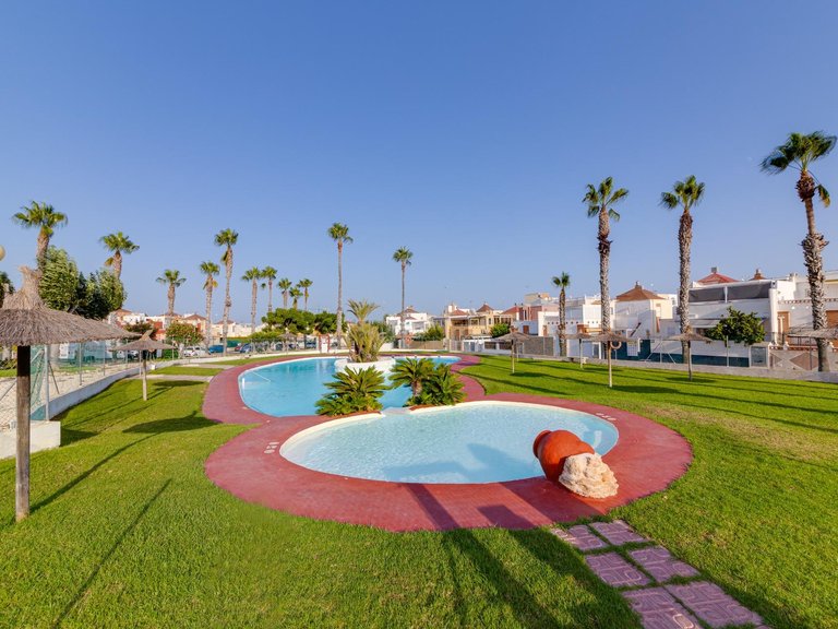 Villa for Sale in Orihuela Costa, Alicante, 43