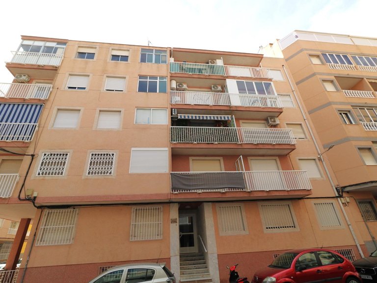 Apartment for Sale in Torrevieja, Alicante, 23