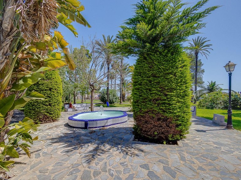 Villa for Sale in Torrevieja, Alicante, 33