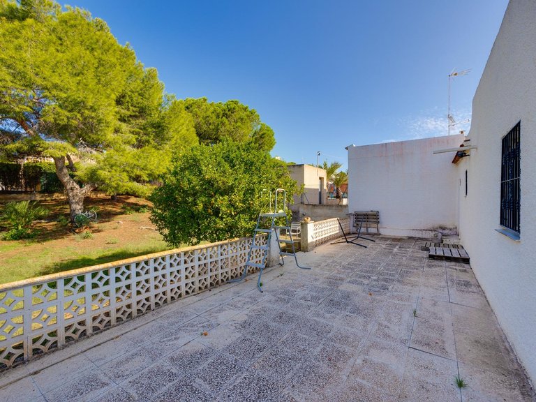 Villa for Sale in Torrevieja, Alicante, 16
