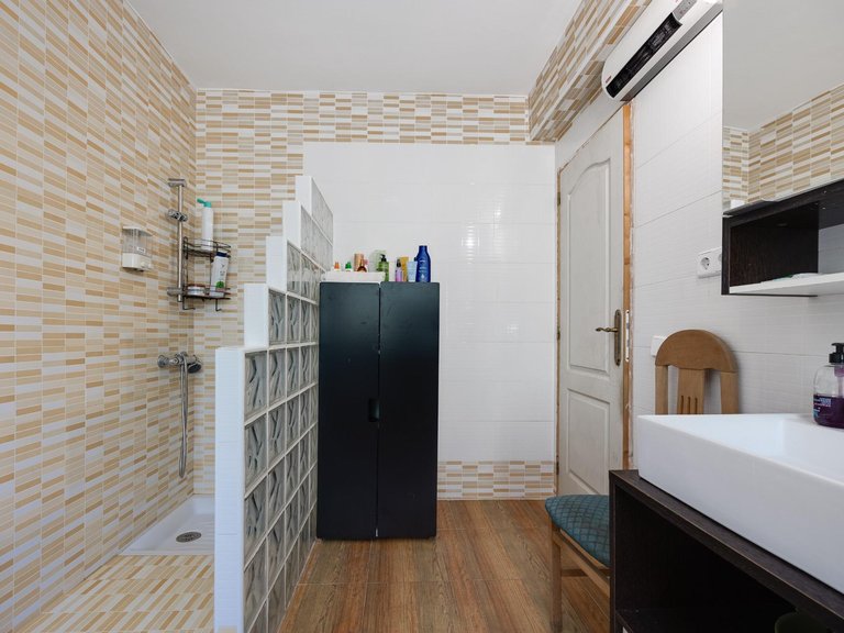 Villa for Sale in Torrevieja, Alicante, 19