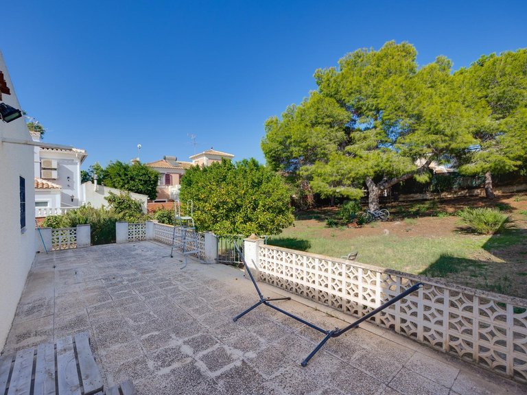 Villa for Sale in Torrevieja, Alicante, 27