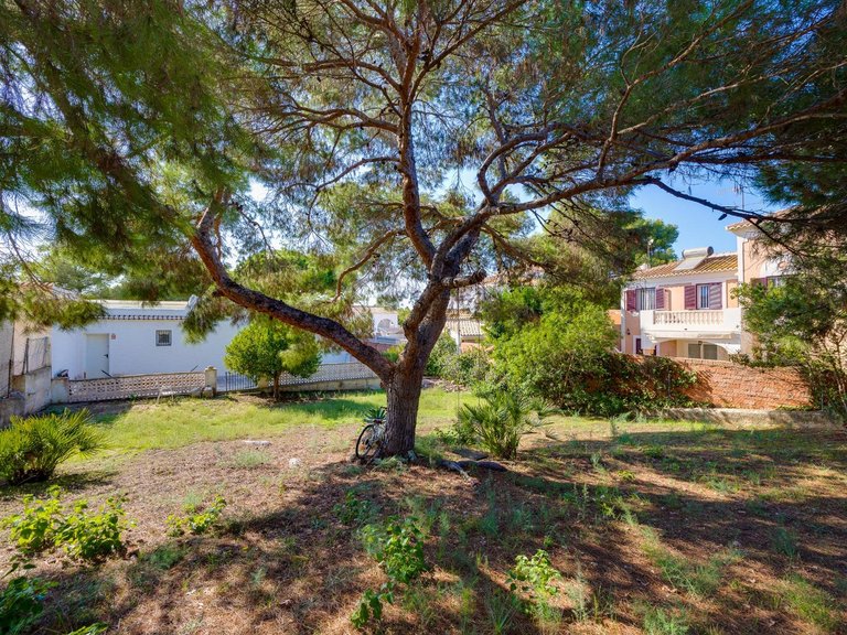 Villa for Sale in Torrevieja, Alicante, 32